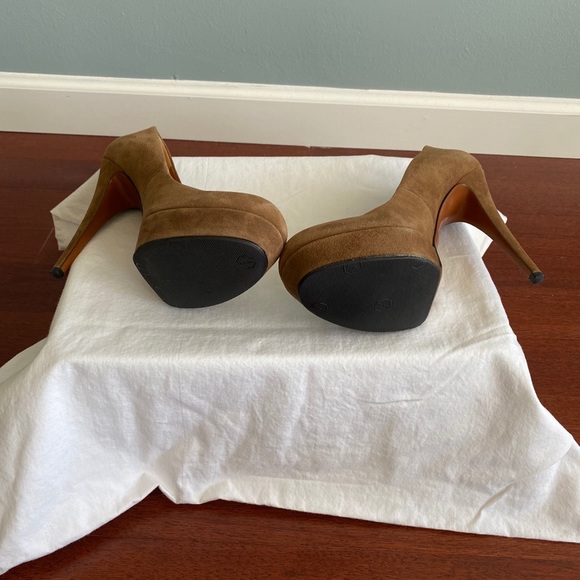 Gucci tan suede heels with platform - Picture 4 of 6
